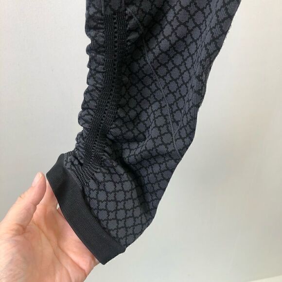 Lululemon The Flow Crop II Arabesque Print Size 4 - Picture 5 of 9